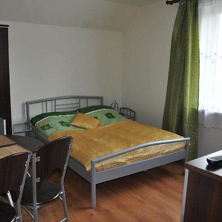 Przylesie Lägenhet Uniejow Exteriör bild